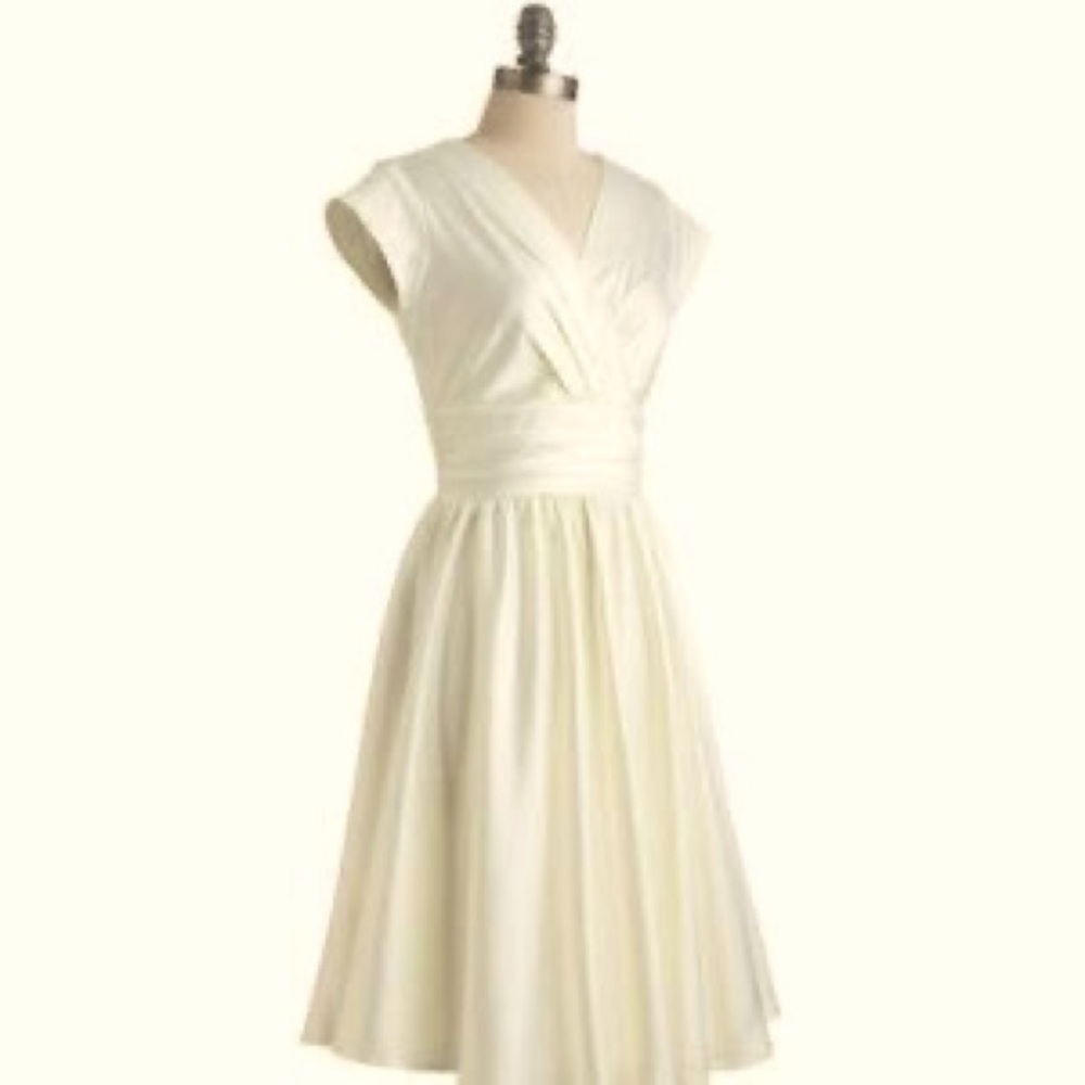 NWT 1X Modcloth Retrolicious “Love You” Dress Cream Satin